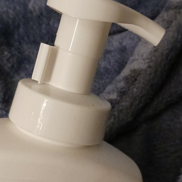 NWT! RAW SUGAR Foaming Hand Soap (Verbena, Lime, and Coconut) - Picture 5 of 5